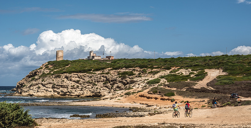 Cala Mannu in Mountain Bike